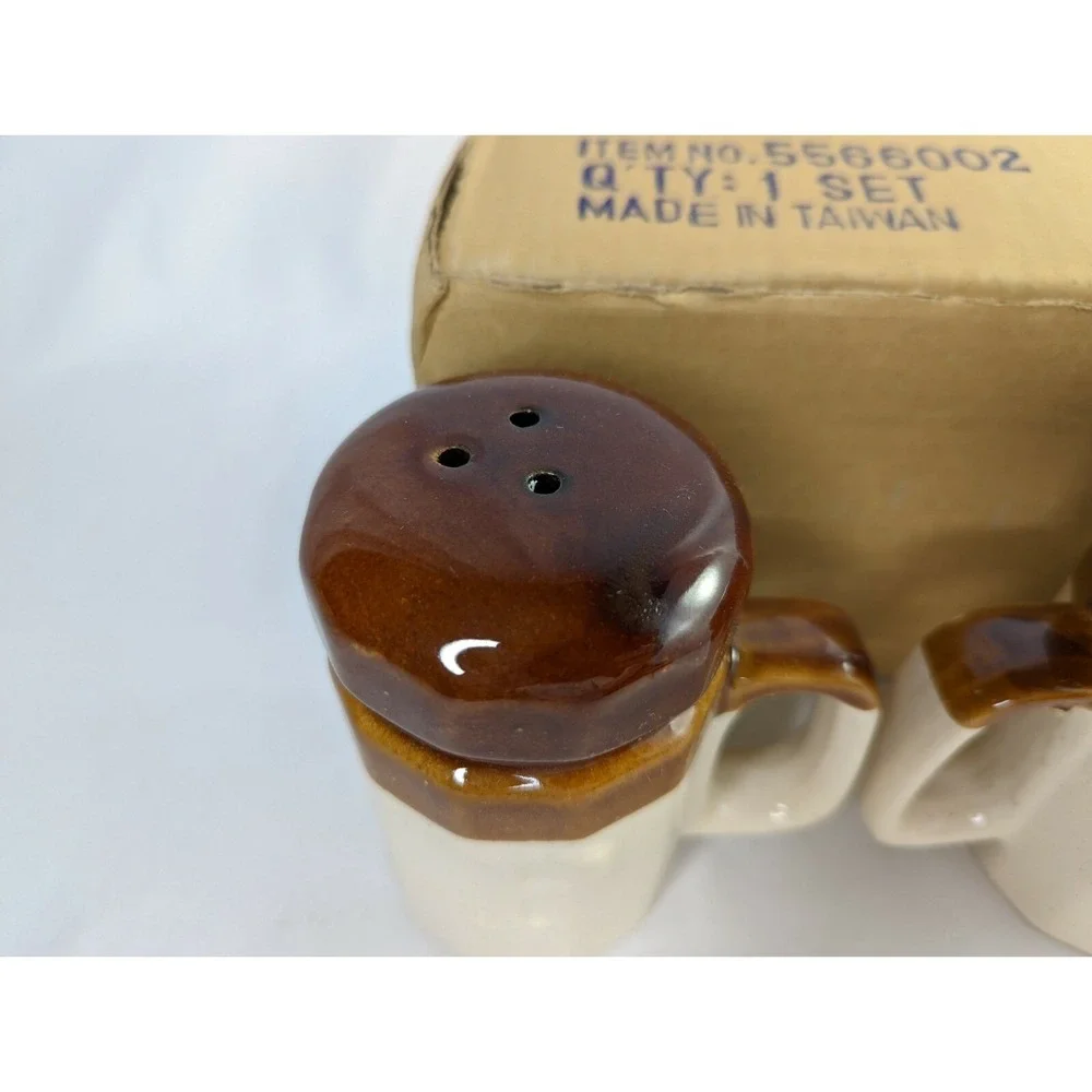 Vintage‎ Salt Pepper Shaker Set 5 Inch Taiwan Two Tone
